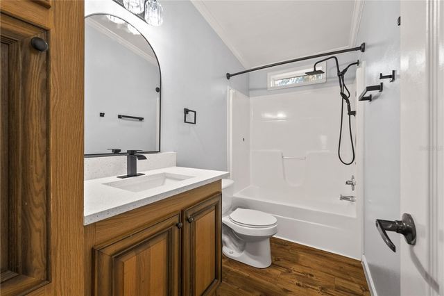 8019 N MEADOWVIEW CIR, Tampa, FL 33625