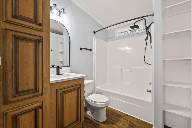 8019 N MEADOWVIEW CIR, Tampa, FL 33625