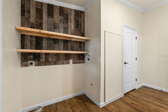 8019 N MEADOWVIEW CIR, Tampa, FL 33625