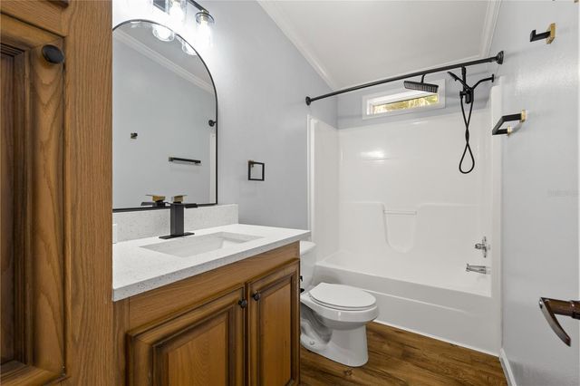 8019 N MEADOWVIEW CIR, Tampa, FL 33625