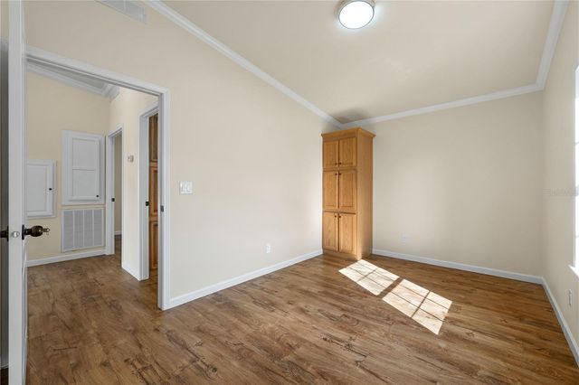 8019 N MEADOWVIEW CIR, Tampa, FL 33625