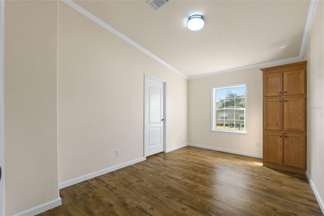 8019 N MEADOWVIEW CIR, Tampa, FL 33625