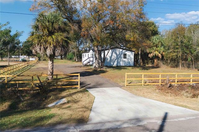 8019 N MEADOWVIEW CIR, Tampa, FL 33625