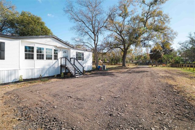 8019 N MEADOWVIEW CIR, Tampa, FL 33625