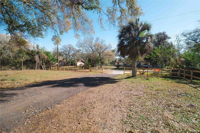 8019 N MEADOWVIEW CIR, Tampa, FL 33625