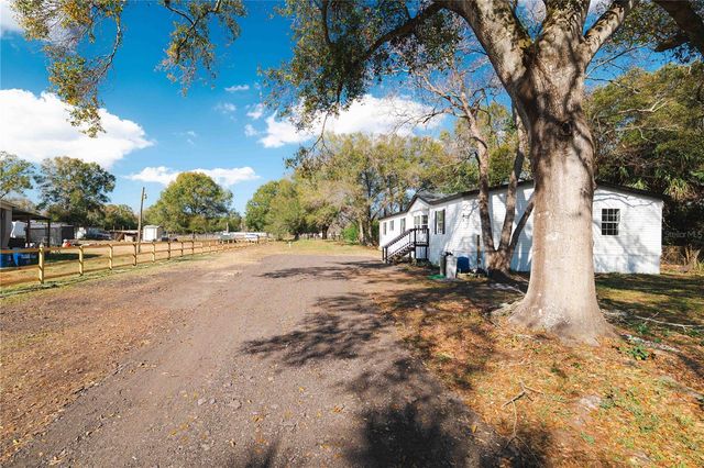 8019 N MEADOWVIEW CIR, Tampa, FL 33625