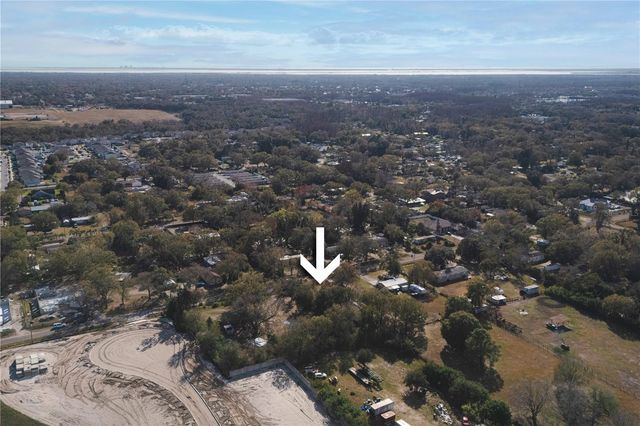 8019 N MEADOWVIEW CIR, Tampa, FL 33625