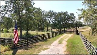 213 Joe Cole LN, Smithville, TX 78957