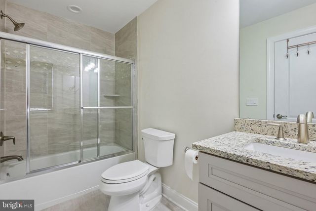 3 SAMARPAN CT, Robbinsville, NJ 08520