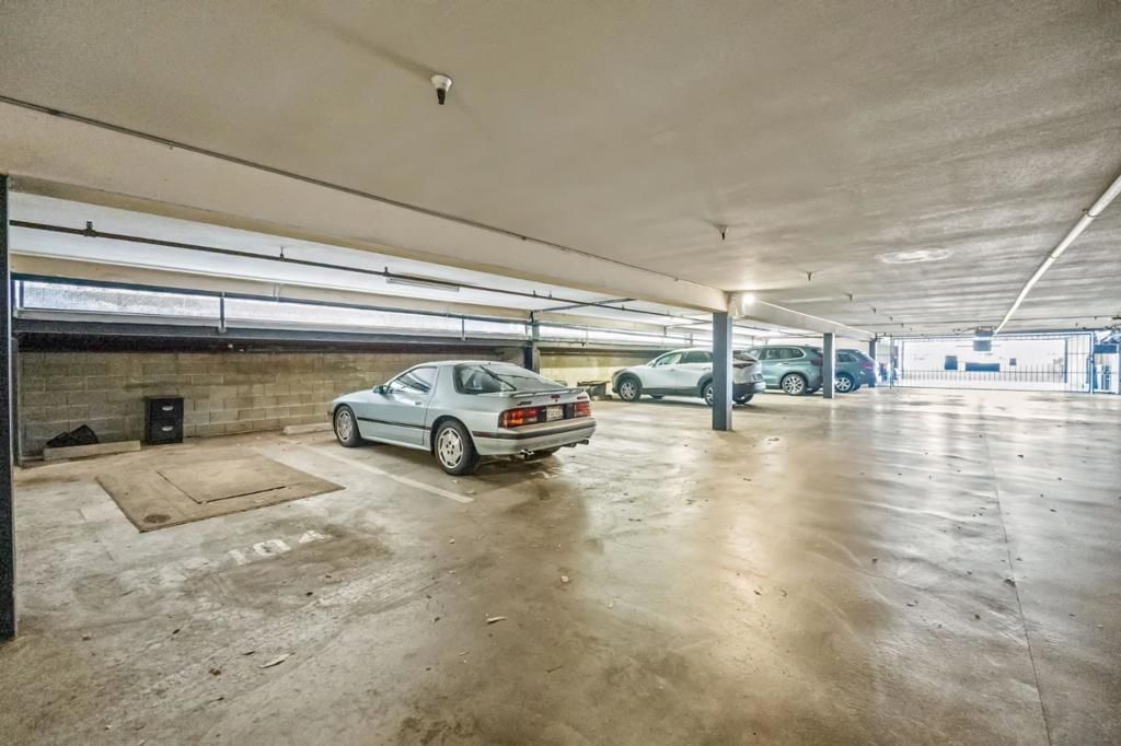 Image 22 of property listing at 735 El Camino Real 104, Burlingame, CA 94010