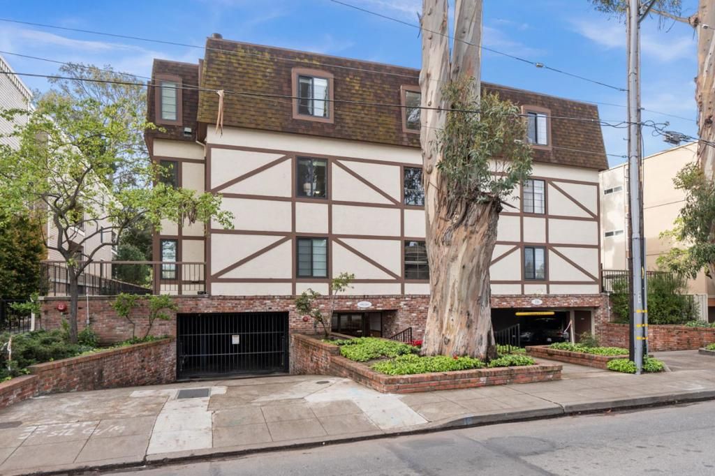 Image 24 of property listing at 735 El Camino Real 104, Burlingame, CA 94010