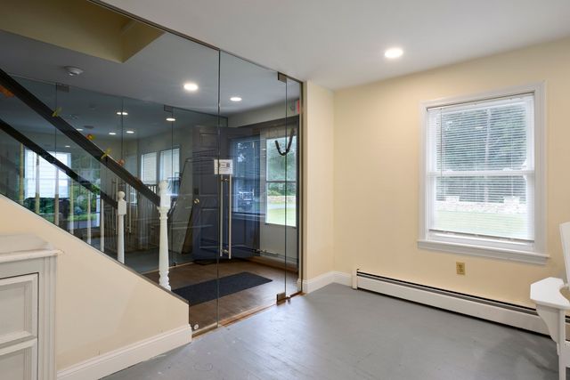 4 Edgerton Dr, Falmouth, MA 02556