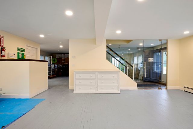 4 Edgerton Dr, Falmouth, MA 02556