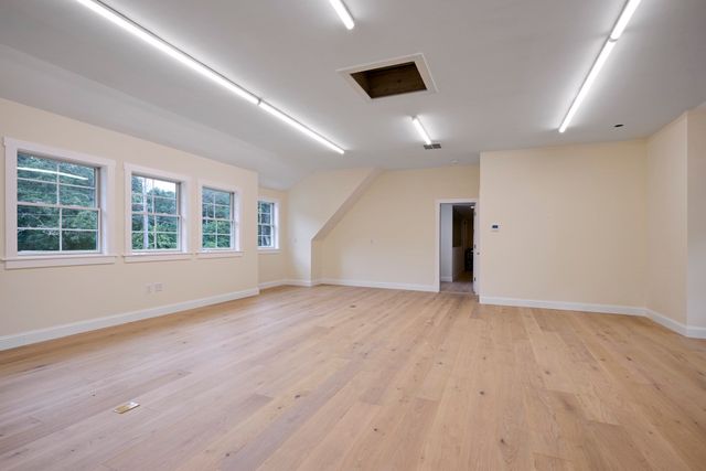 4 Edgerton Dr, Falmouth, MA 02556