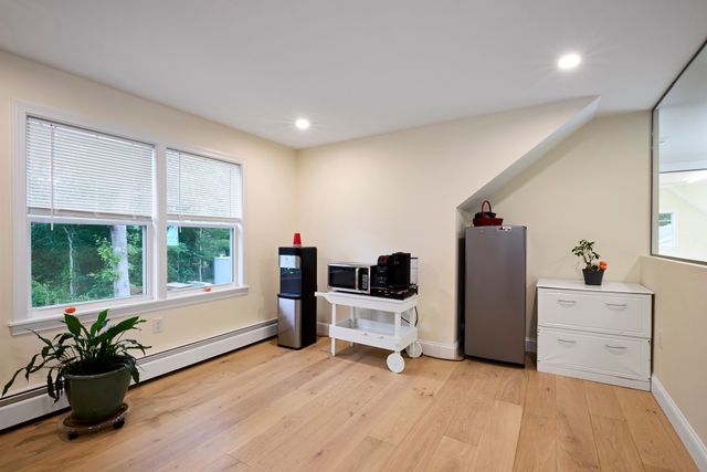 4 Edgerton Dr, Falmouth, MA 02556