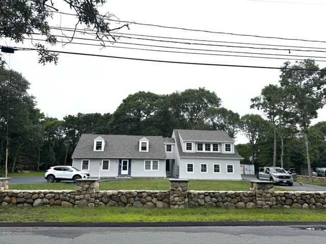 4 Edgerton Dr, Falmouth, MA 02556