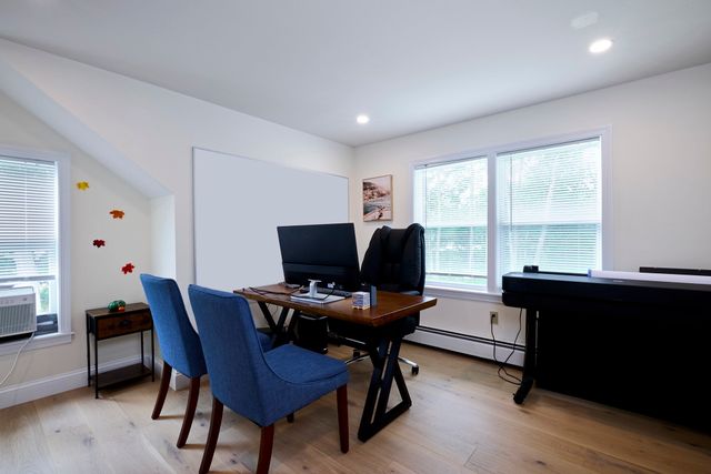 4 Edgerton Dr, Falmouth, MA 02556