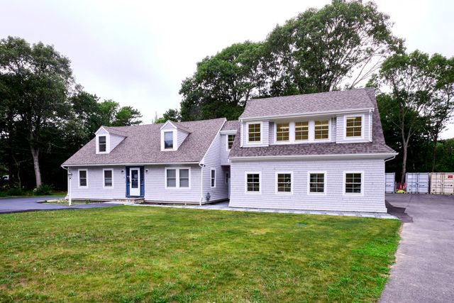 4 Edgerton Dr, Falmouth, MA 02556