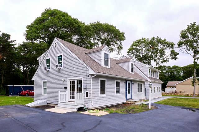 4 Edgerton Dr, Falmouth, MA 02556