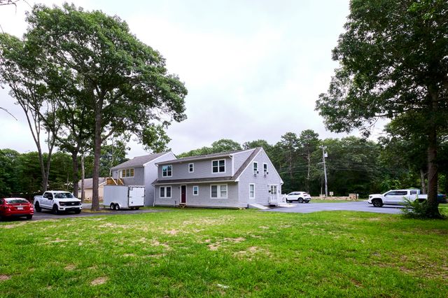 4 Edgerton Dr, Falmouth, MA 02556