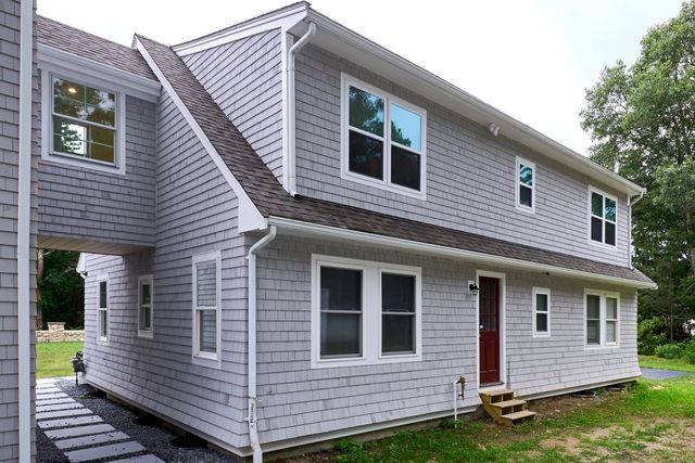 4 Edgerton Dr, Falmouth, MA 02556