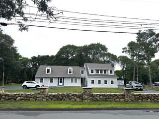 4 Edgerton Dr, Falmouth, MA 02556