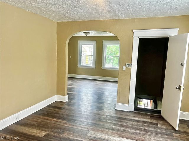 10908 Tacoma Avenue, Cleveland, OH 44108