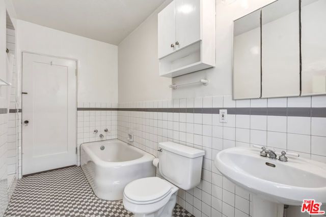 2613 Cloverfield Boulevard, Santa Monica, CA 90405