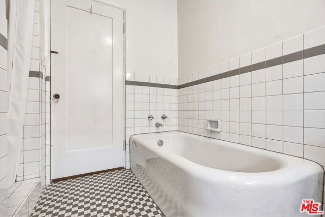 2613 Cloverfield Boulevard, Santa Monica, CA 90405