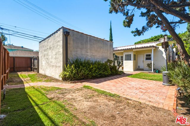 2613 Cloverfield Boulevard, Santa Monica, CA 90405