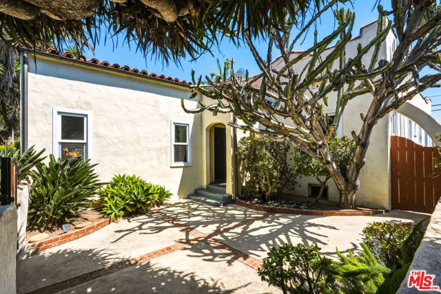 2613 Cloverfield Boulevard, Santa Monica, CA 90405