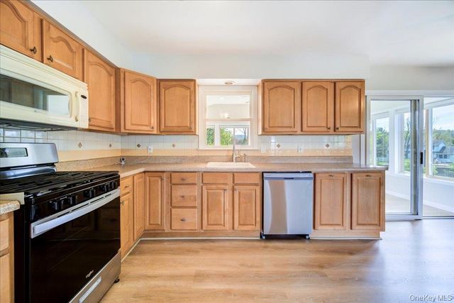 84 Guernsey Drive, New Windsor, NY 12553