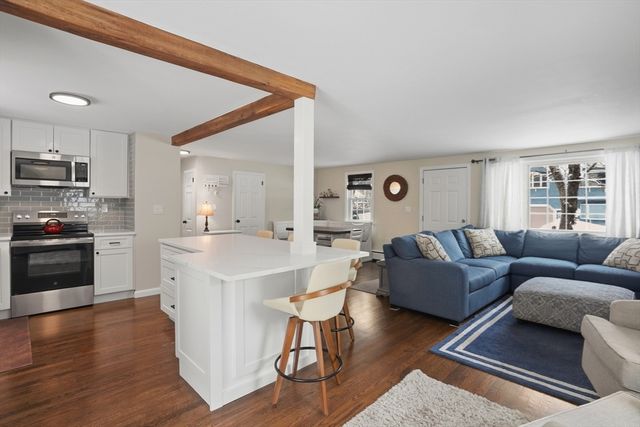 17 Pine Haven Cir, Rockland, MA 02370