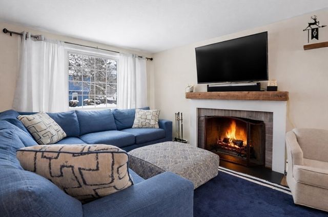 17 Pine Haven Cir, Rockland, MA 02370