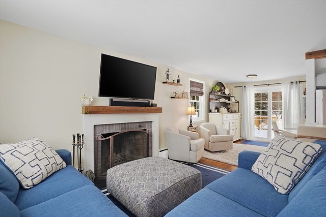 17 Pine Haven Cir, Rockland, MA 02370