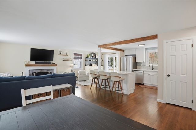 17 Pine Haven Cir, Rockland, MA 02370