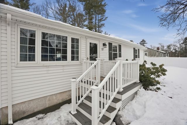 17 Pine Haven Cir, Rockland, MA 02370
