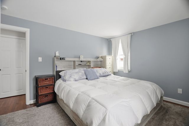 17 Pine Haven Cir, Rockland, MA 02370