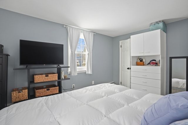 17 Pine Haven Cir, Rockland, MA 02370