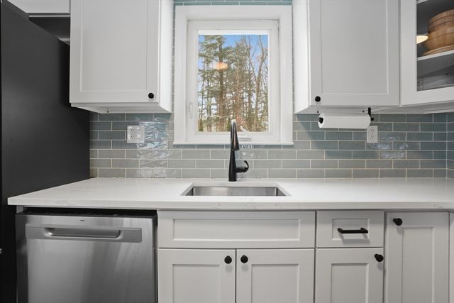 17 Pine Haven Cir, Rockland, MA 02370