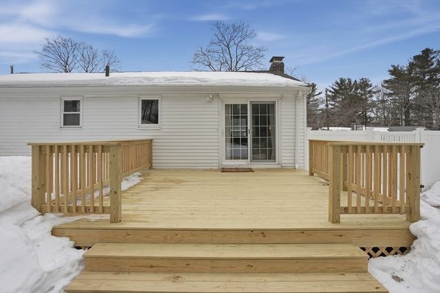 17 Pine Haven Cir, Rockland, MA 02370