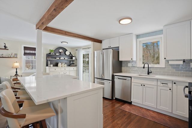 17 Pine Haven Cir, Rockland, MA 02370