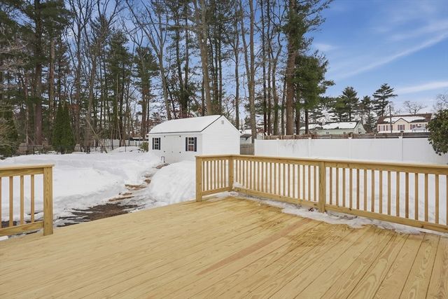 17 Pine Haven Cir, Rockland, MA 02370