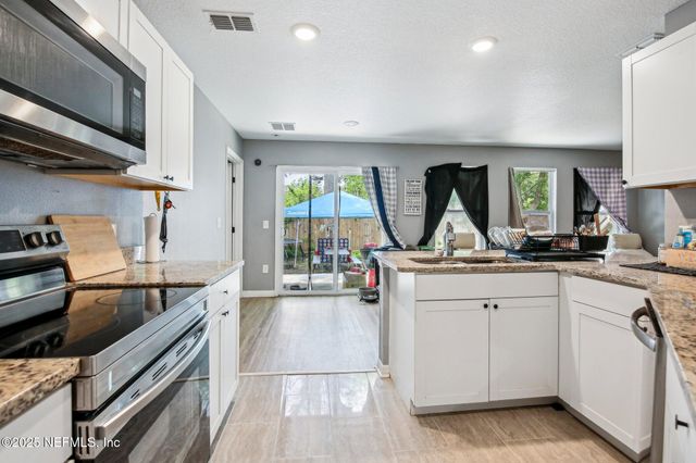 7916 DEKLE Avenue, Jacksonville, FL 32219