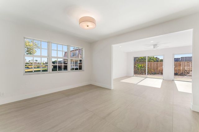 4270 Hazel Avenue B, Palm Beach Gardens, FL 33410