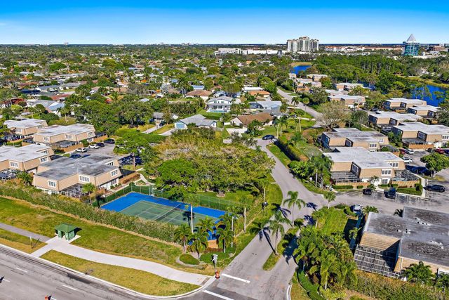 4270 Hazel Avenue B, Palm Beach Gardens, FL 33410