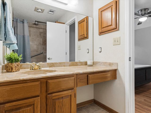 1008 Green Ridge Terrace, Saginaw, TX 76179