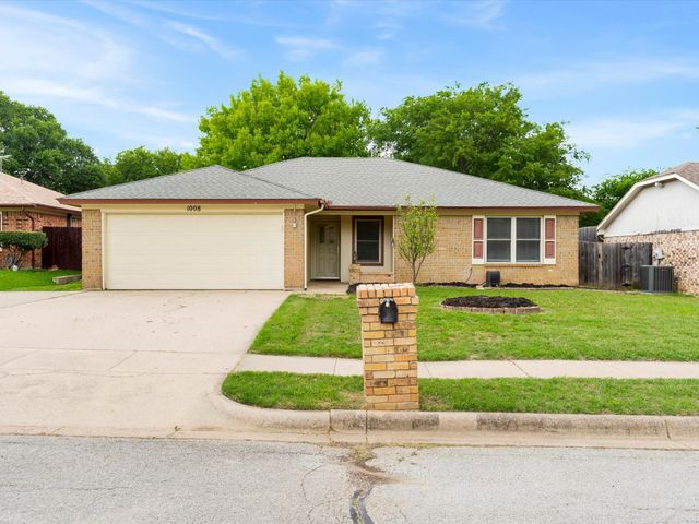 1008 Green Ridge Terrace, Saginaw, TX 76179