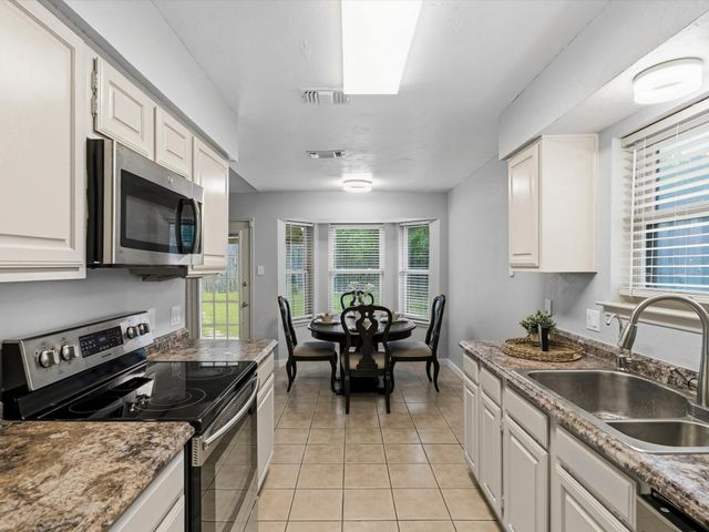 1008 Green Ridge Terrace, Saginaw, TX 76179