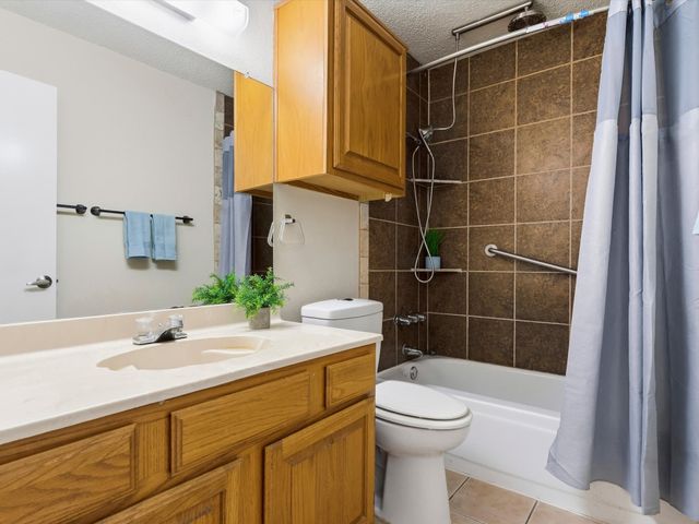 1008 Green Ridge Terrace, Saginaw, TX 76179